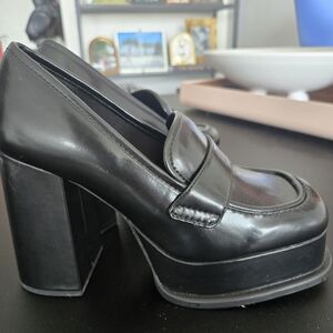 Elegant Black Platform Loafers